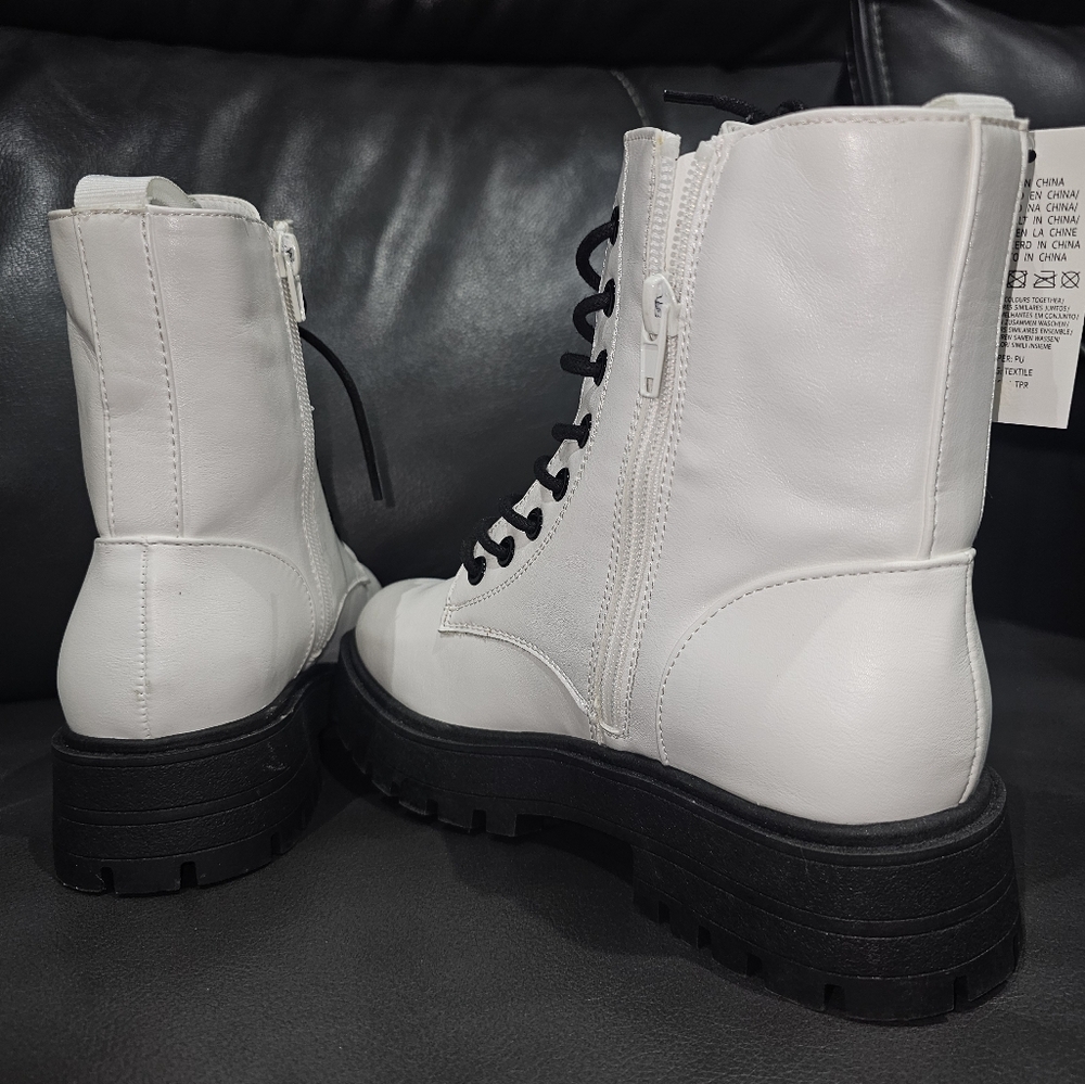 Brand New White Winter Boots • Customization Available 🎨 - Picture 4 of 6